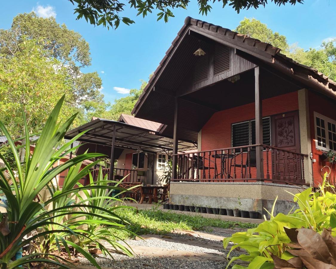 Chomklong Experience Acomodação com café da manhã Pak Chong Exterior foto