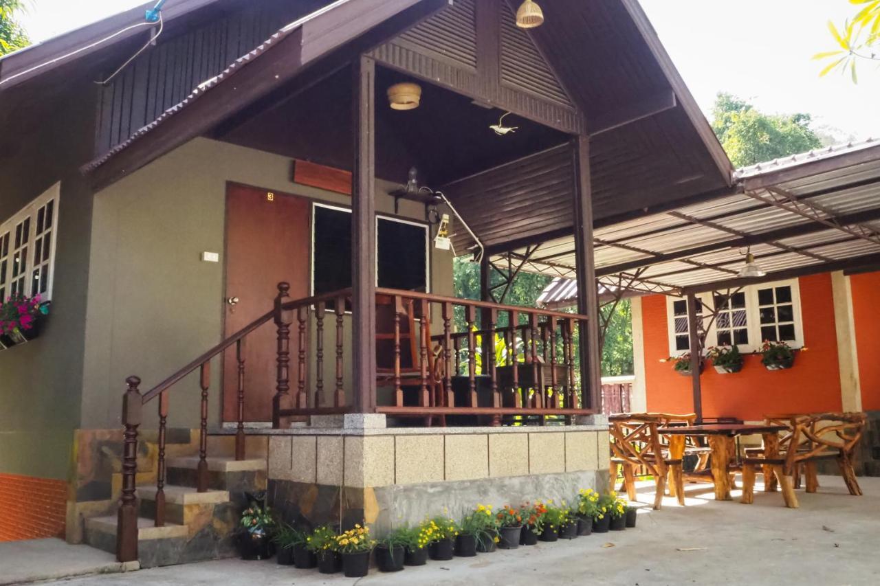 Chomklong Experience Acomodação com café da manhã Pak Chong Exterior foto
